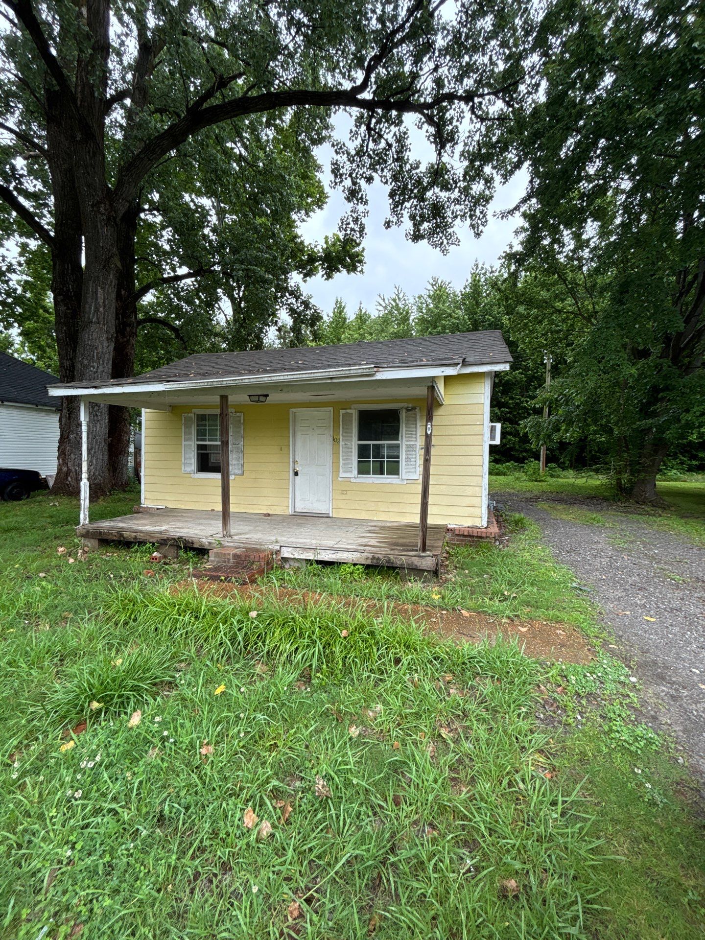 102 Tuxedo Dr.