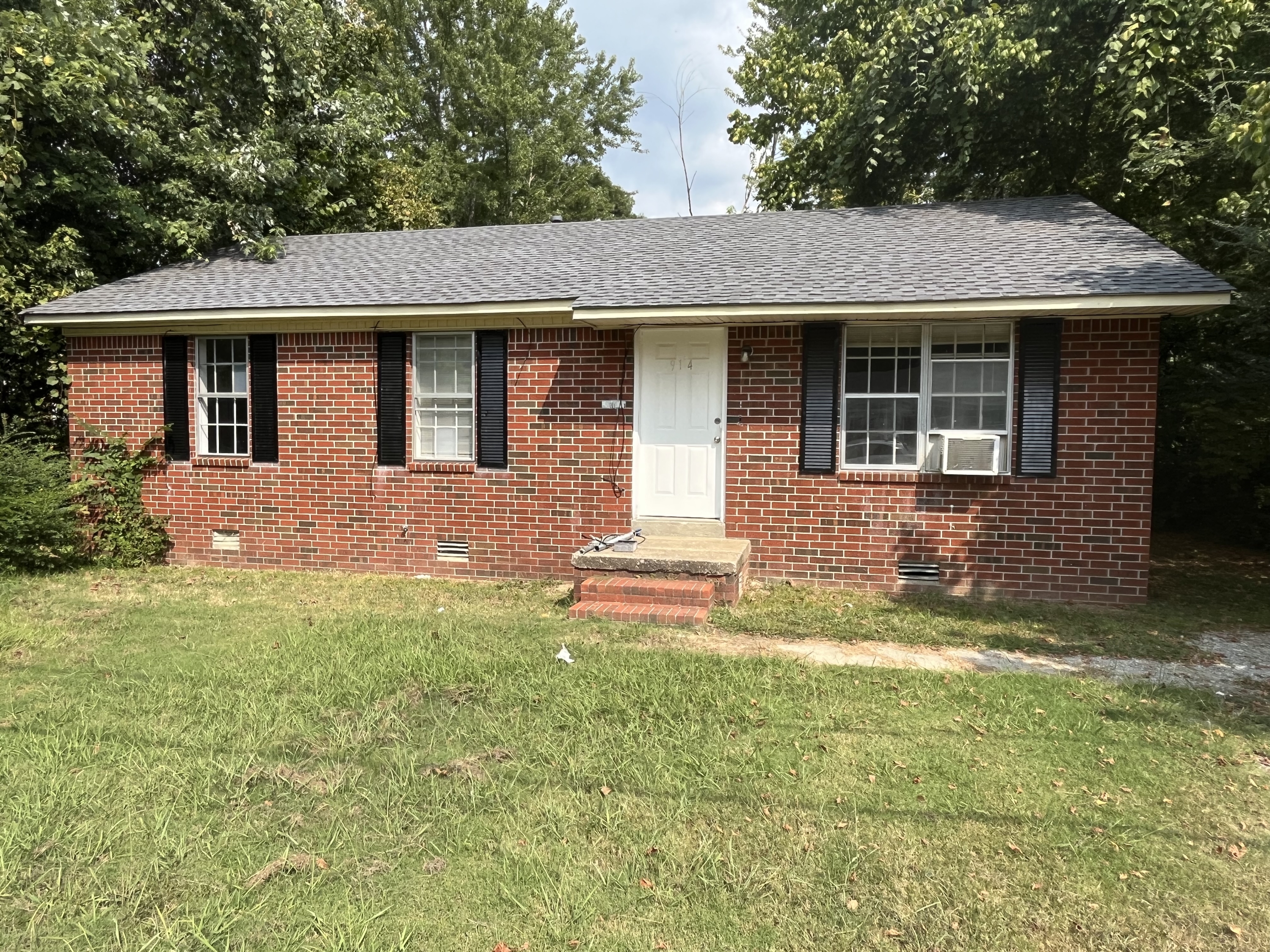 914 Monroe Rd - 1